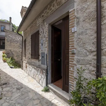 Inviting In Umbria With Garden דירה *