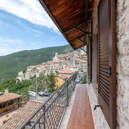Inviting In Umbria With Garden דירה