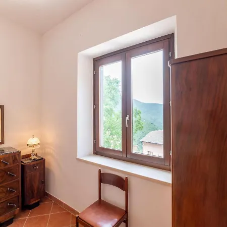 Inviting In Umbria With Garden דירה *